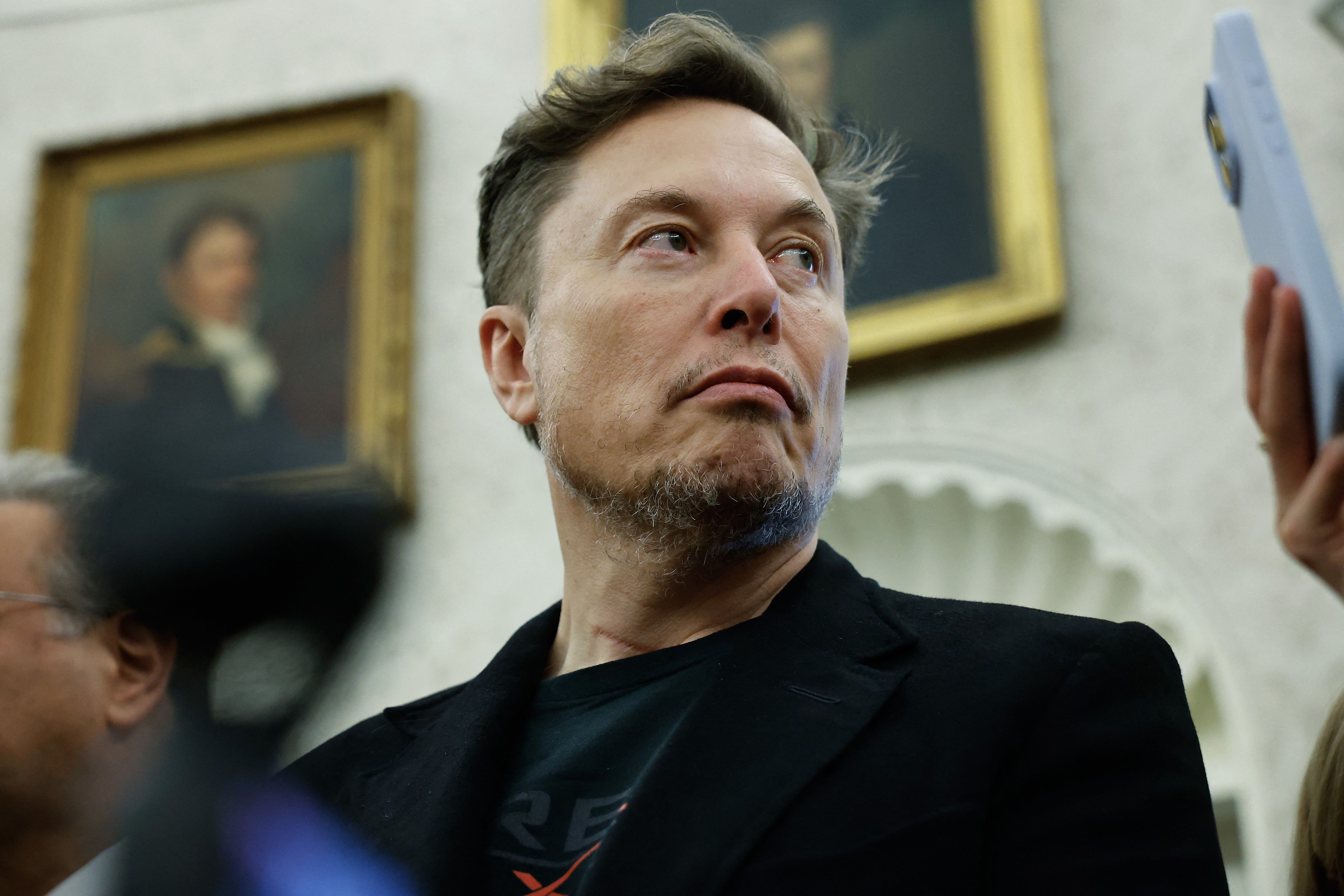 Anunțul lui Elon Musk după scurta defecțiune X. Mliardarul va avea mai puțin timp pentru administrația Trump
