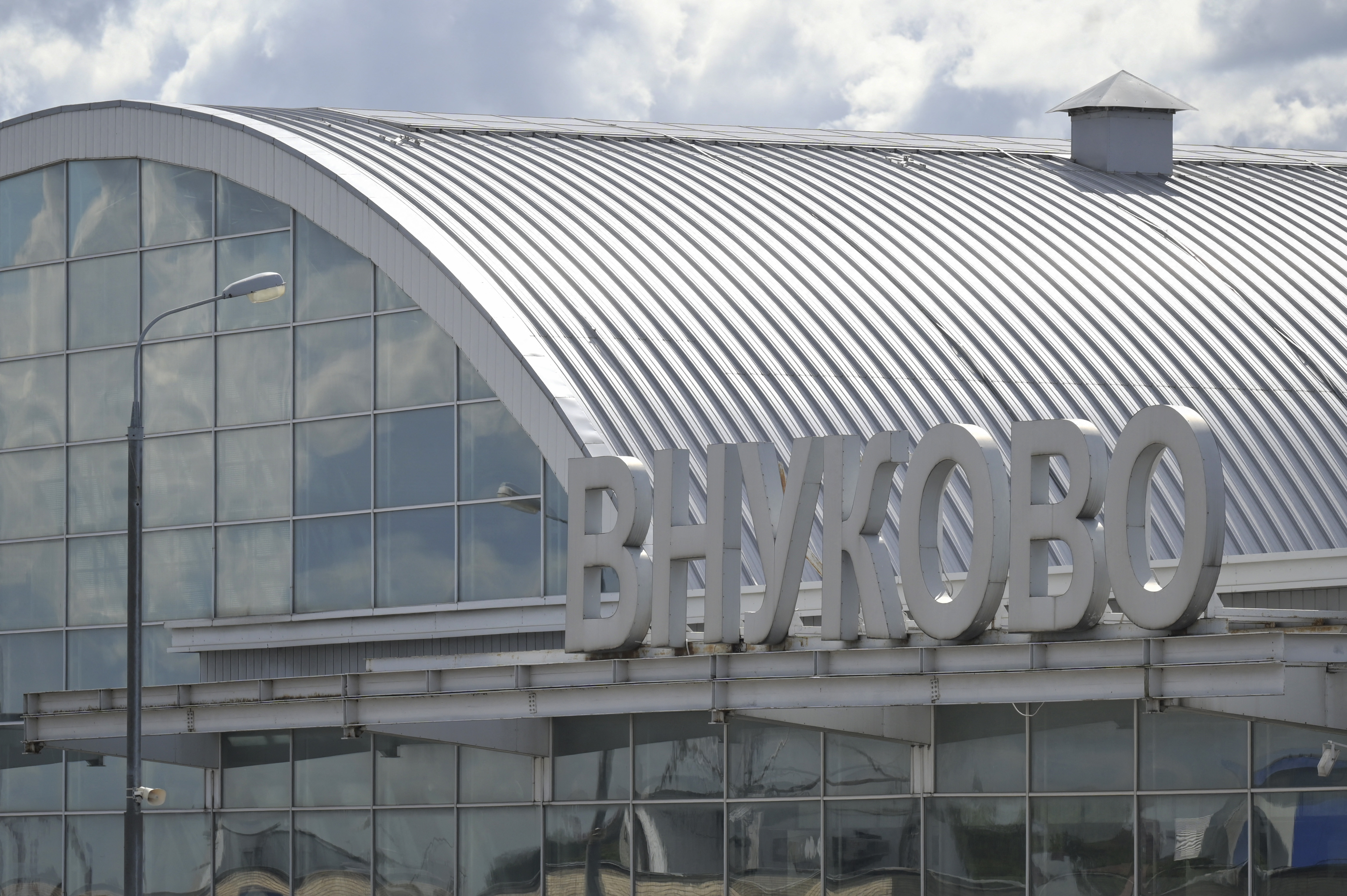 Mai multe aeroporturi din Moscova au fost închise din cauza unui posibil atac cu drone. Ce a spus primarul capitalei ruse