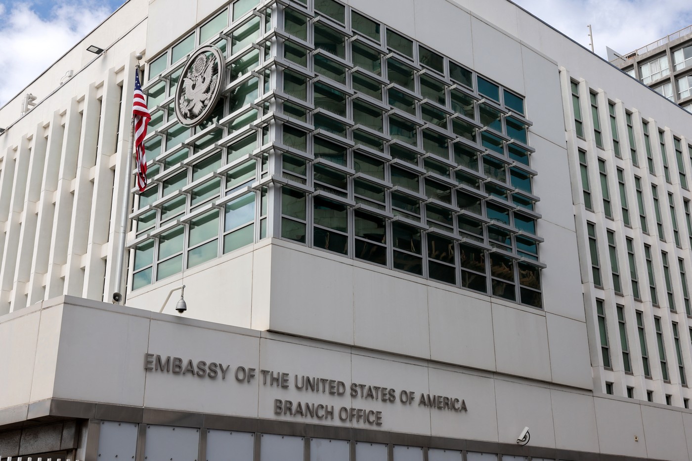 Bărbat arestat la New York, după ce a încercat să atace cu cocktailuri Molotov ambasada SUA din Tel Aviv