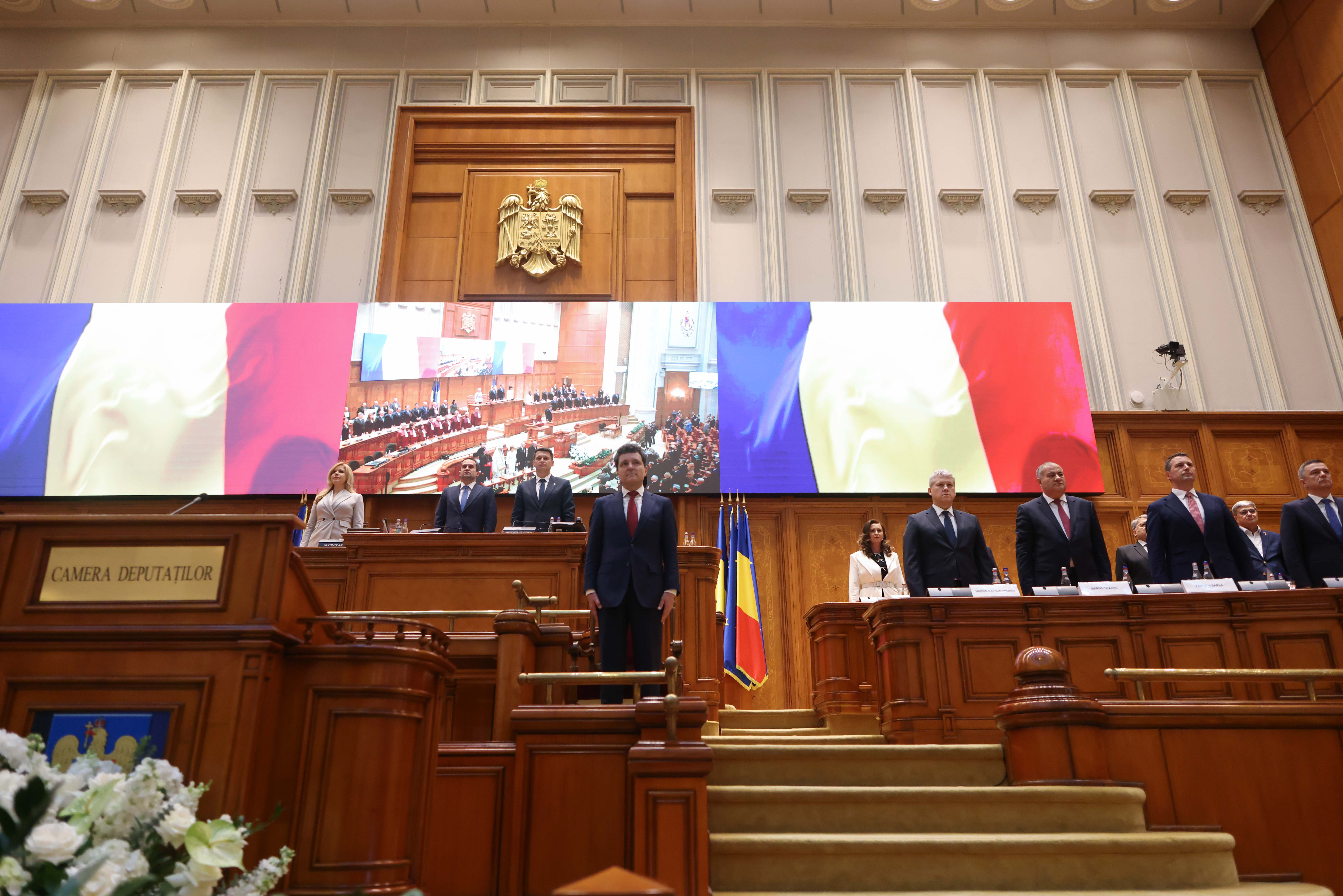 Nicușor Dan este noul Președinte al României. El a preluat mandatul de la Ilie Bolojan