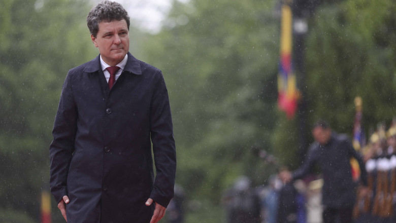 Presedintele Romaniei Nicusor Dan soseste la Palatul Cotroceni dupa ce a depus juramantul in Parlamentul Romaniei, in Bucuresti, 26 mai 2025.