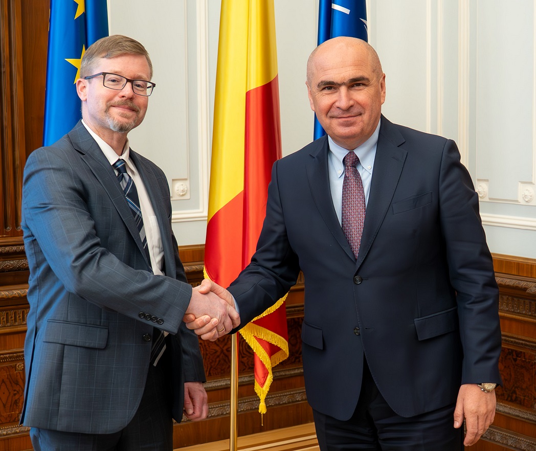 Ilie Bolojan a discutat cu însărcinatul cu afaceri al Ambasadei SUA la București despre importanța formării rapide a unui guvern stabil