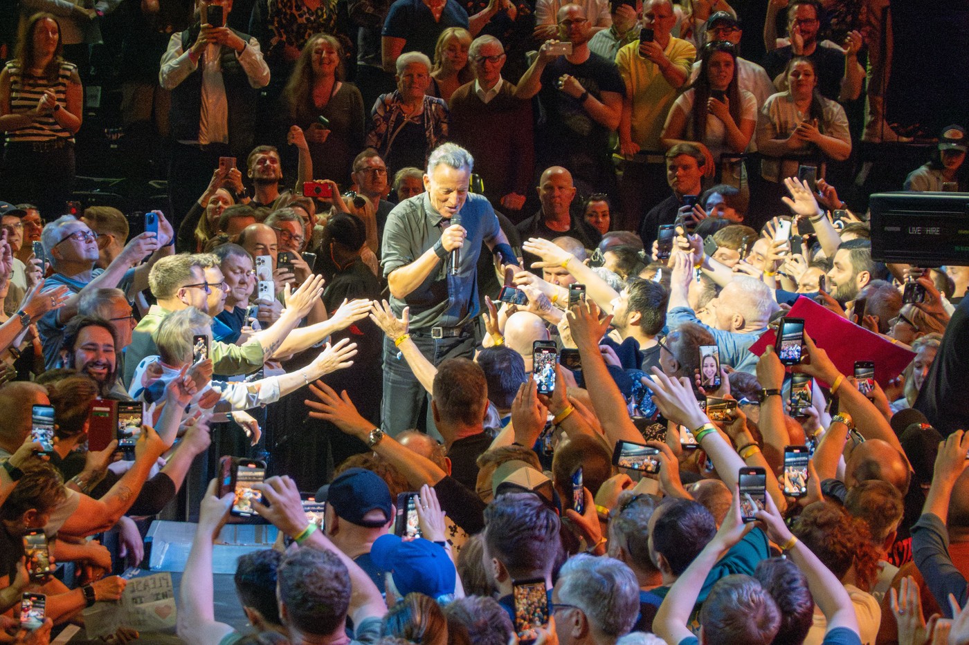 Bruce Springsteen şi-a reluat atacurile la adresa președintelui SUA: „Corupt şi incompetent”. Trump: „Ești o prună bătrână uscată”