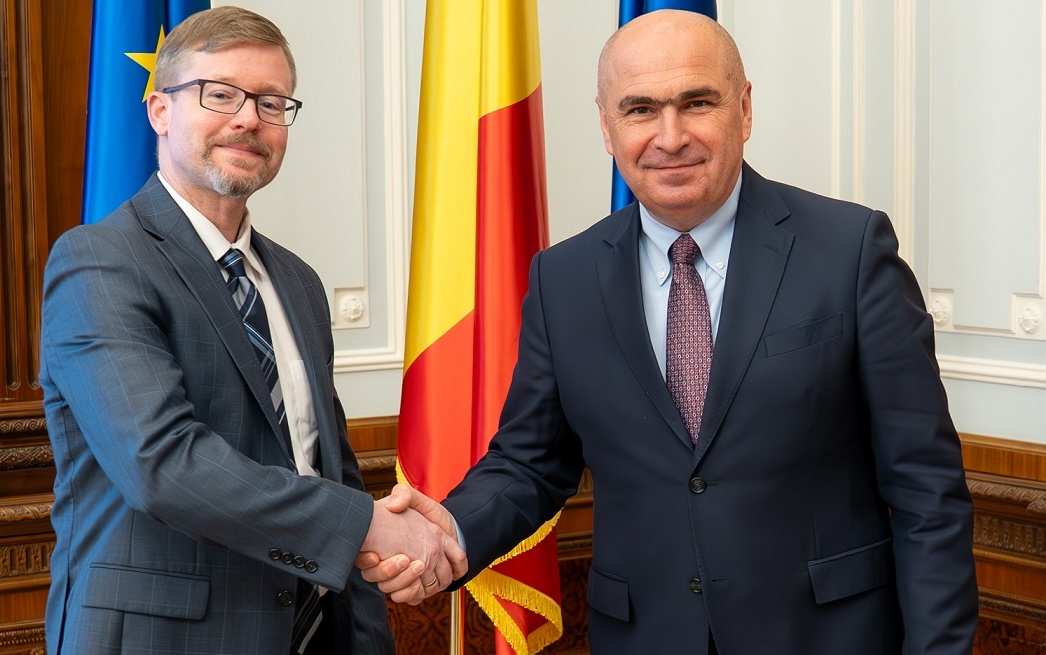 Ilie Bolojan a discutat cu însărcinatul cu afaceri al Ambasadei SUA la București despre importanța formării rapide a unui guvern stabil