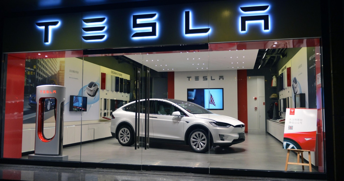 Tesla pierde teren în Europa în fața mașinilor chinezești. Vânzările companiei americane au scăzut pentru a cincea lună consecutiv