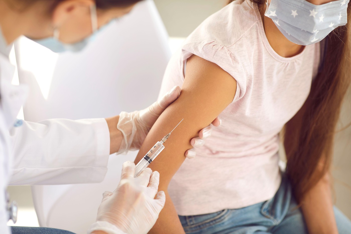 SUA nu mai recomandă vaccinul anti-COVID pentru copii și femei însărcinate. Robert Kennedy Jr.: O decizie de bun simț