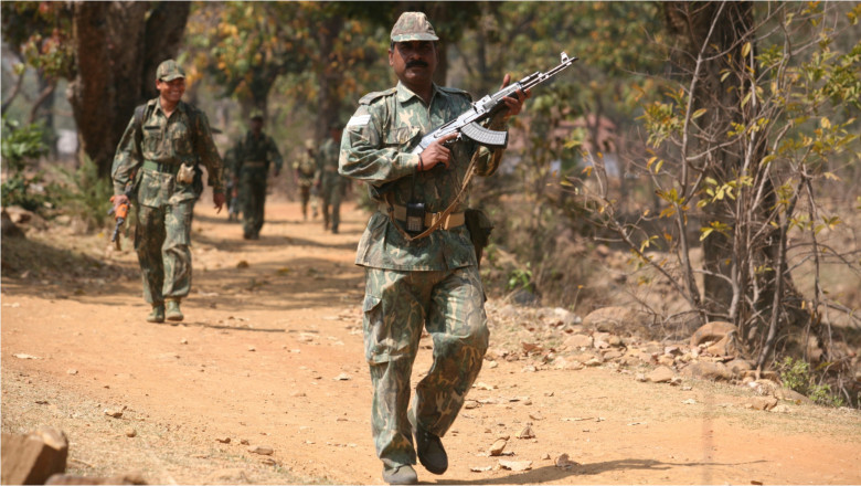 soldați în India vânează rebeli maoiști