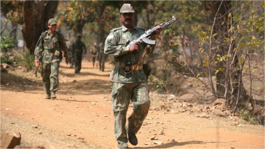 soldați în India vânează rebeli maoiști