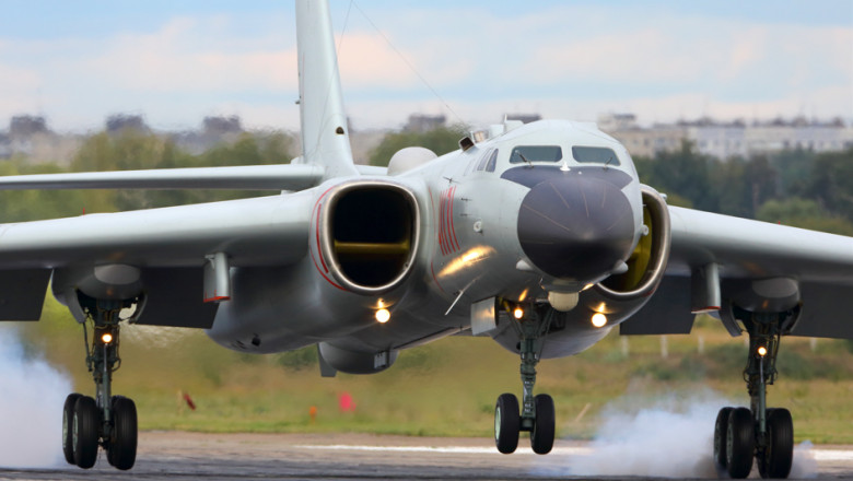 Cele mai avansate bombardiere chineze, văzute pe o insulă disputată din Marea Chinei de Sud