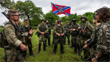 americani îmbrăcați în soldați ruși simulează o bătălie cu trupe NATO în Oklahoma