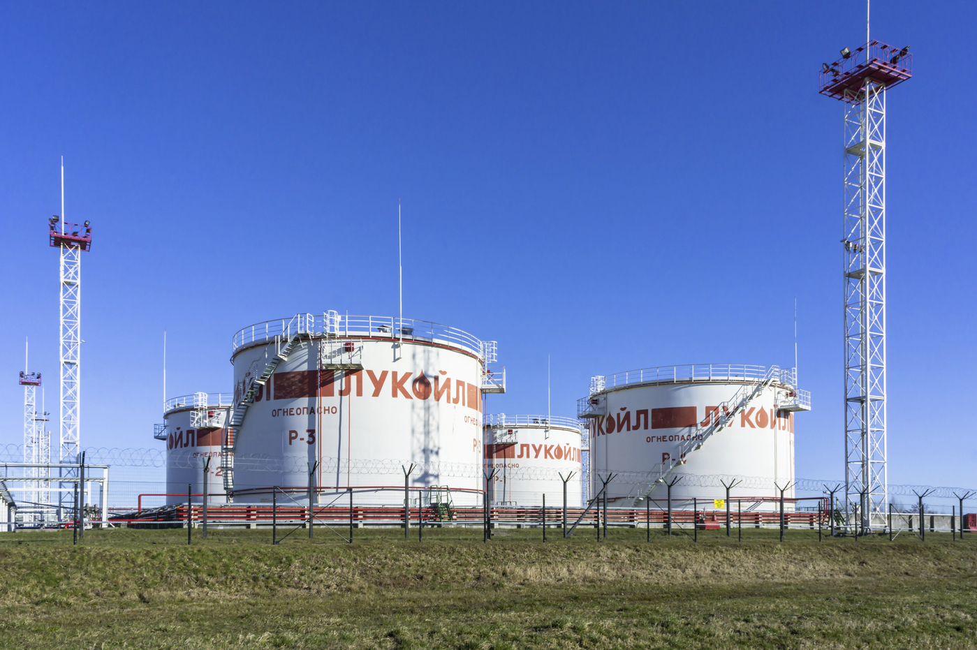 Ucraina a atacat una dintre cele mai mari rafinării ale Rusiei, singura de pe coasta Mării Negre