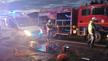 echipe de interventie la locul unui accident