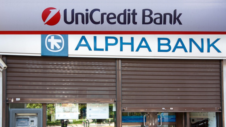 colaj foto Alpha Bank - Unicredit