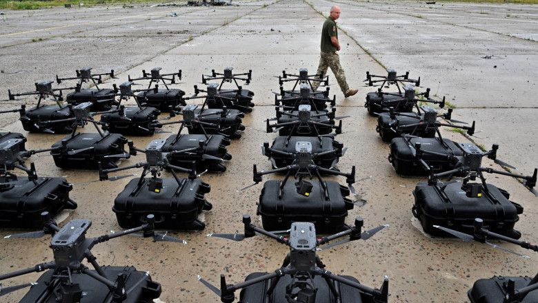 Ucraina a folosit pentru prima oară în luptă o „dronă mamă” cu inteligență artificială. Cum funcționează noua strategie