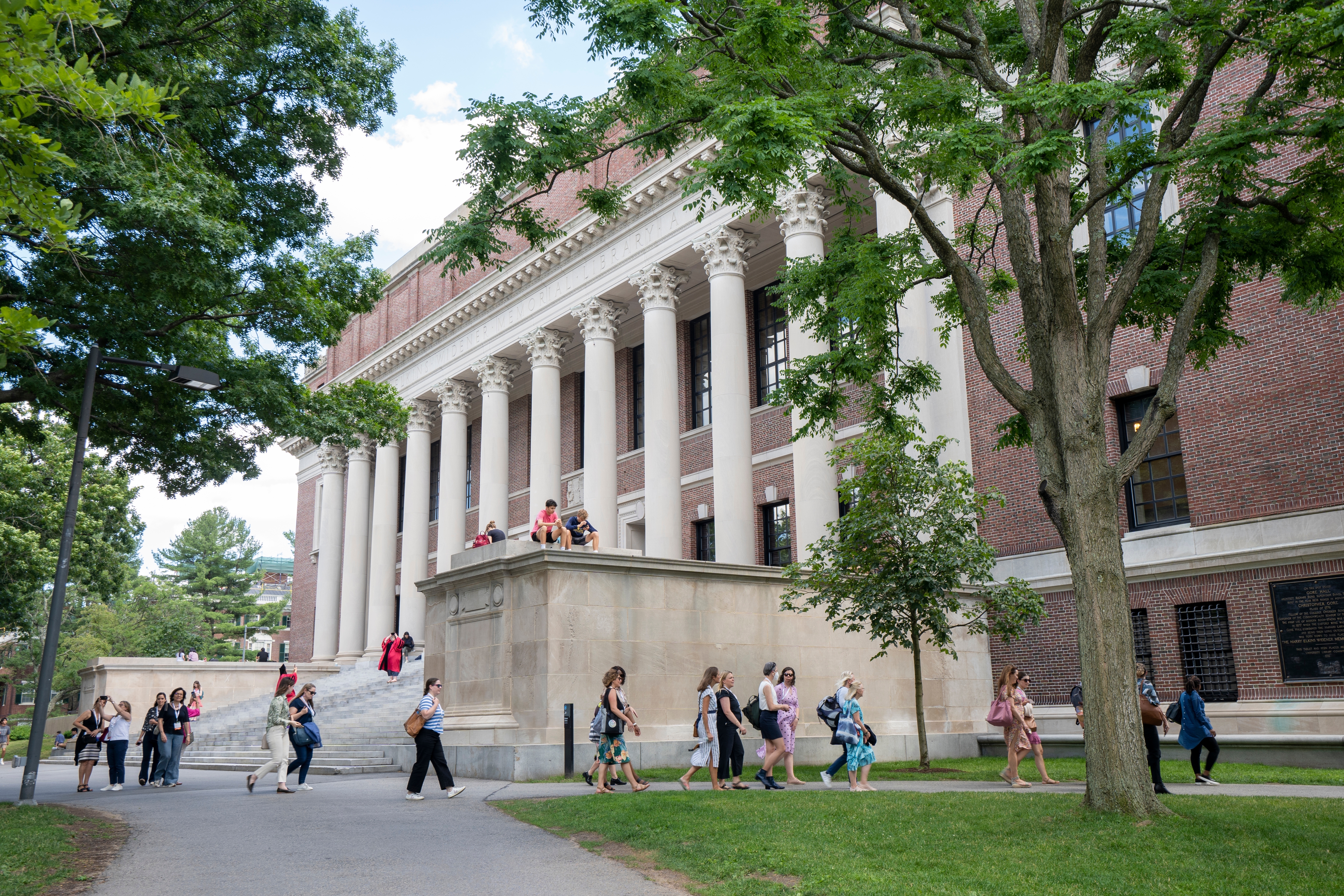 Administrația Trump taie fondurile pentru Universitatea Harvard. Ce motive a invocat Departamentul pentru Sănătate al SUA