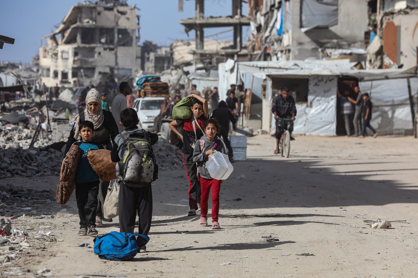 Zeci de palestinieni au fost uciși în apropierea unui punct de distribuire a ajutoarelor din Gaza, în a treia zi de atacuri consecutive