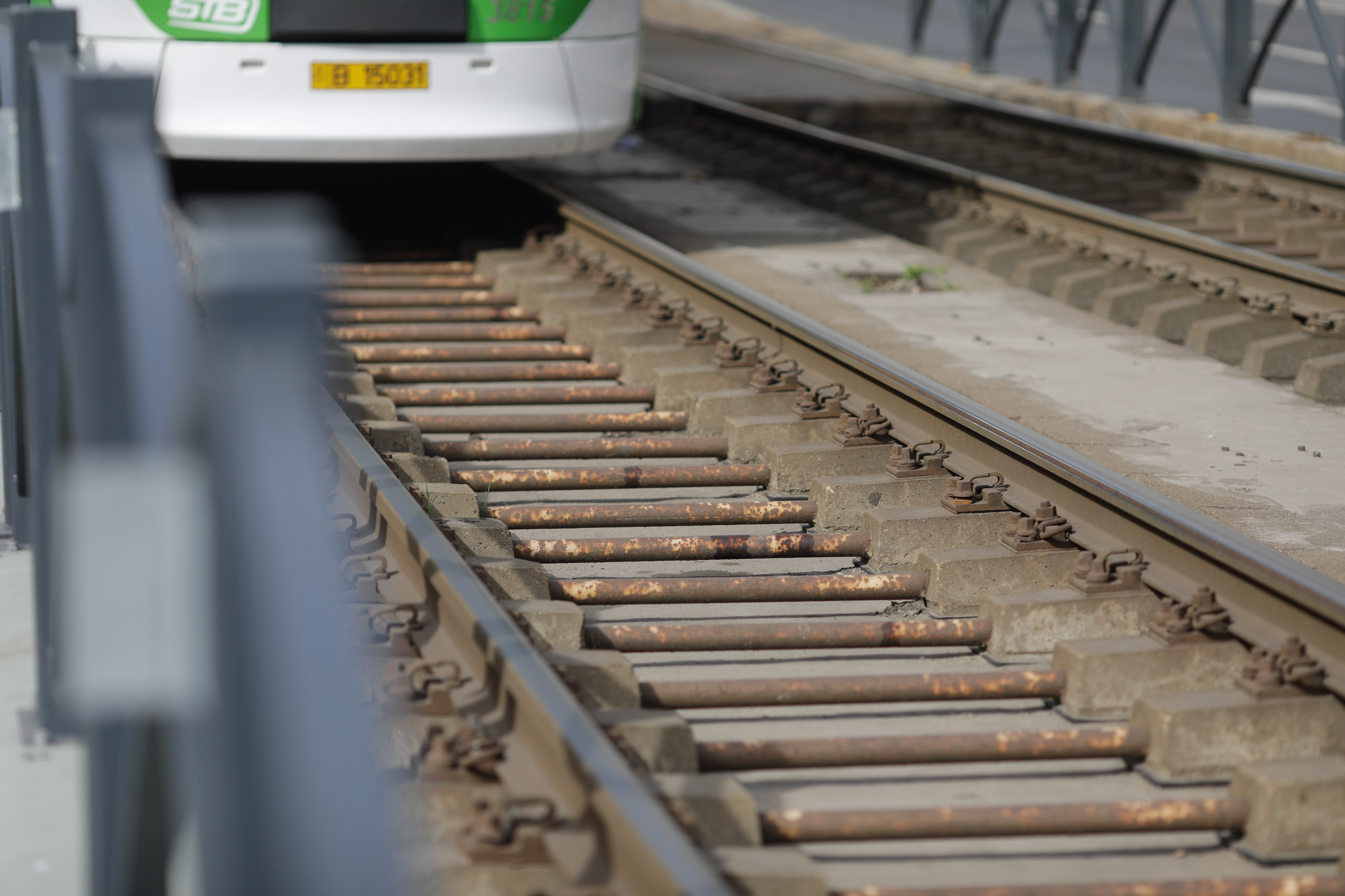 Incident în București: un pieton a fost lovit de tramvai. Circulația mai multor linii, afectată