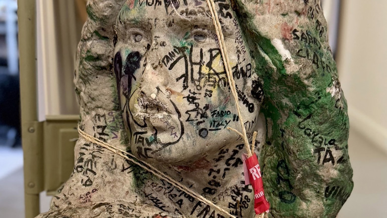 Bustul lui Jim Morrison, furat de pe mormântul său în urmă cu 37 de ani, a fost găsit din întâmplare