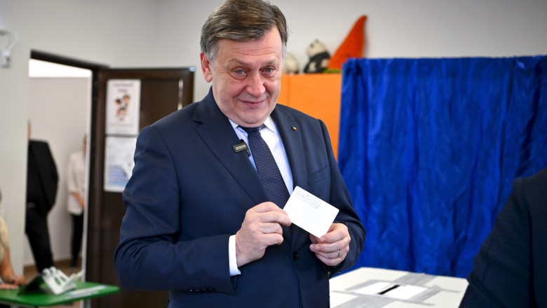 Crin Antonescu: „Rețeaua securistico-propagandistică din spatele dlui Dan a câștigat din nou”