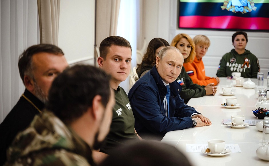 Vladimir Putin a vizitat Kursk pentru prima dată după ce Rusia a anunțat că a preluat controlul total de la forțele ucrainene