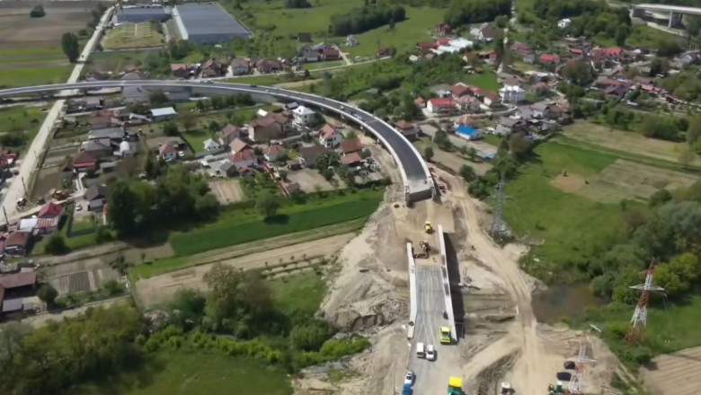 VIDEO Ultimii kilometri ai secţiunii 5 a autostrăzii Sibiu-Piteşti se apropie de finalizare. Când se va deschide circulaţia