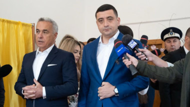 calin georgescu si george simion la vot