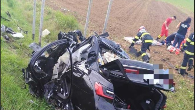 Accident grav între o maşină şi o betonieră: Doi oameni au murit și unul a fost grav rănit