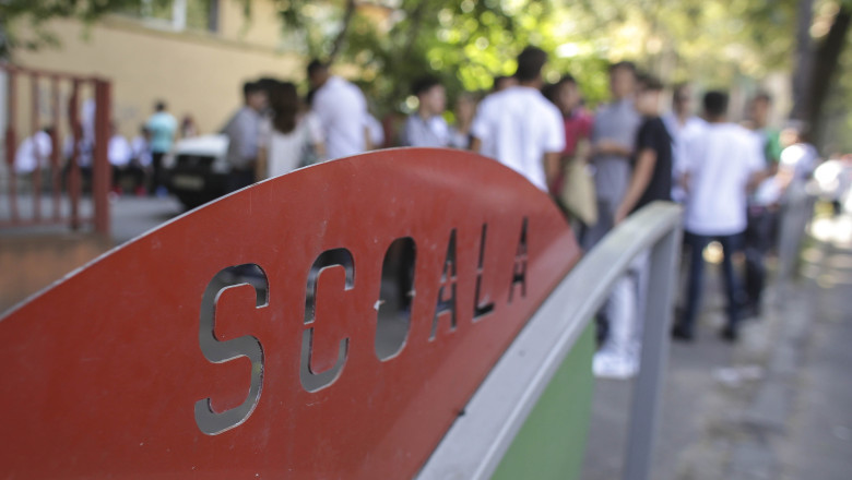 Ministrul Educaţiei a semnat ordinul privind „butonul roşu” din şcoli