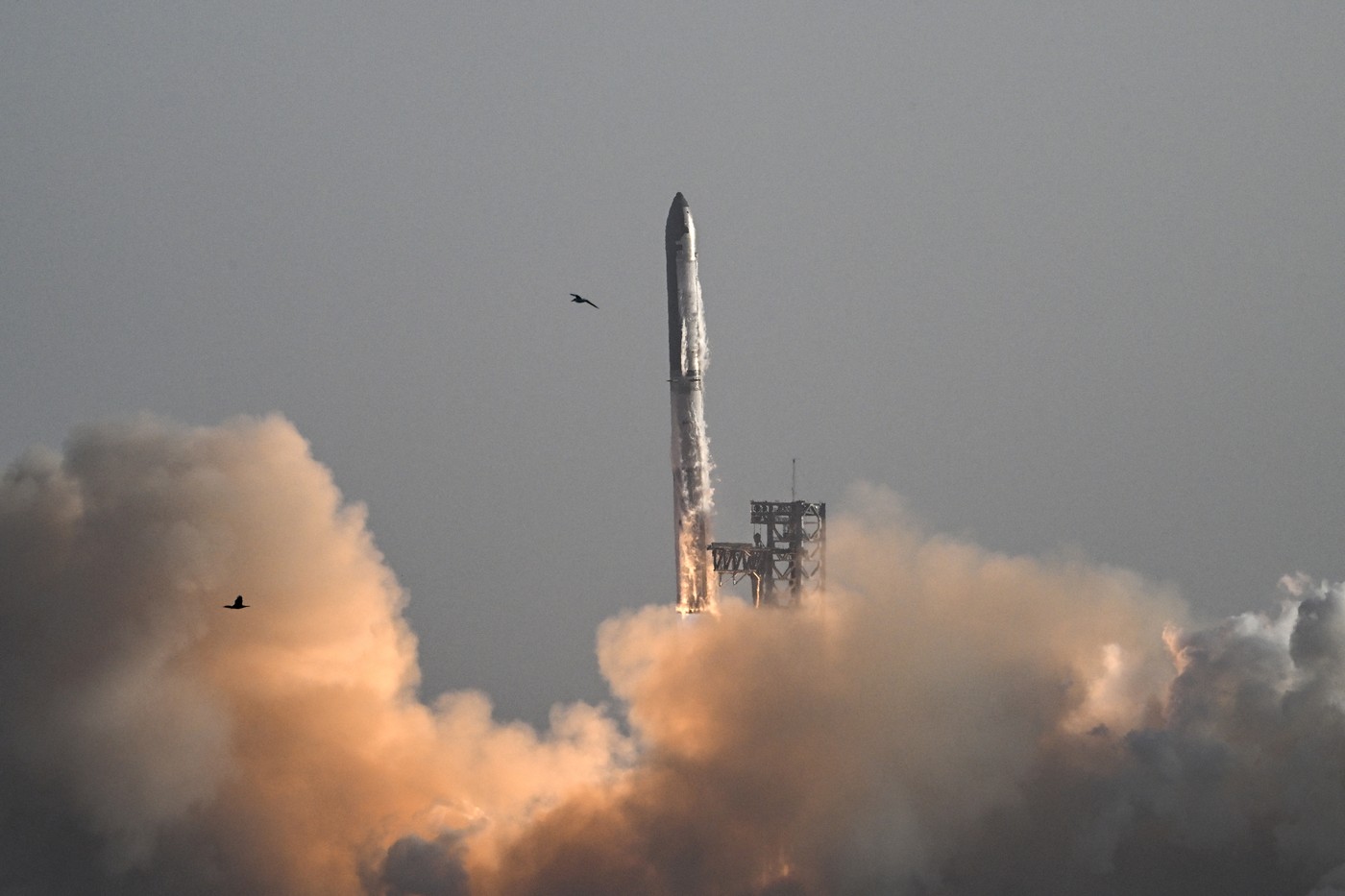 Compania lui Elon Musk riscă să piardă un contract de 2,9 miliarde de dolari cu NASA