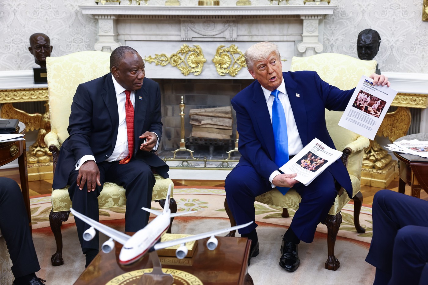 Trump l-a umilit pe președintele Africii de Sud în Biroul Oval cu un clip video plin de fake news