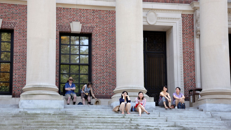 Administrația Trump interzice universității Harvard să mai primească studenți străini
