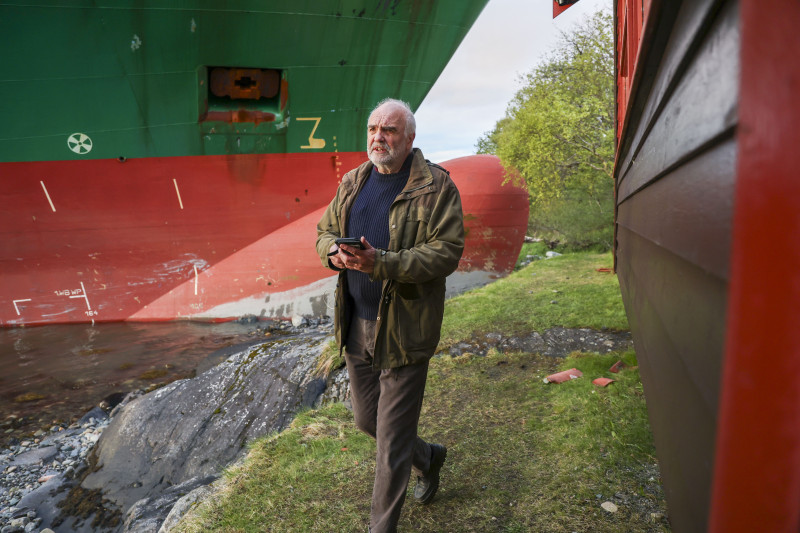 Container ship ground support in Trondheimsfjorden