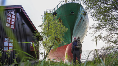 Container ship ground support in Trondheimsfjorden