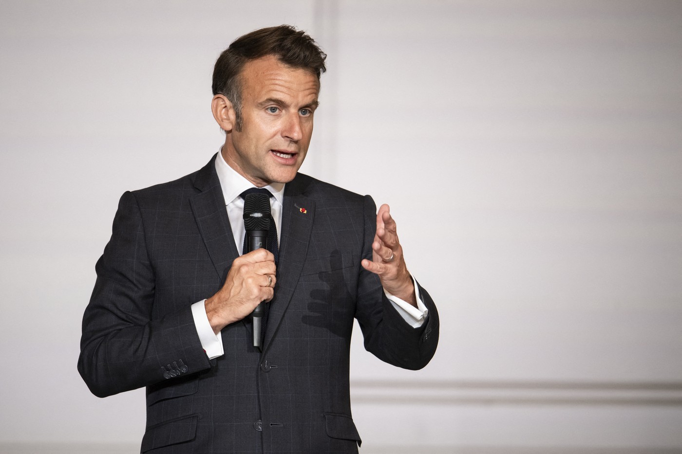 Macron, furios după scurgerile de informații privind Frăția Musulmană. Vizat a fost ministrul de Interne, posibil contracandidat al său