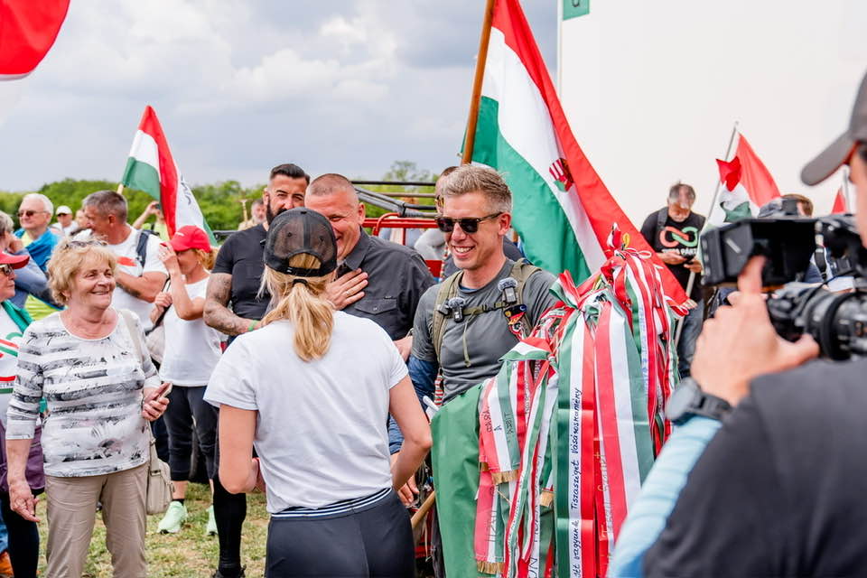 Peter Magyar, oponentul lui Viktor Orban, a ajuns la granița cu România, în „marșul celor un milion de pași”