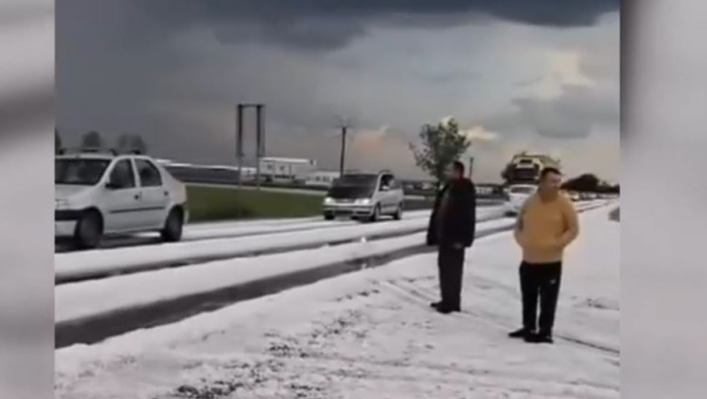 VIDEO Grindina face ravagii în țară. A plouat cu gheață în mai multe județe