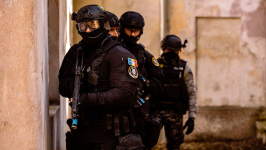 politisti perchezitii foto fb politia romana