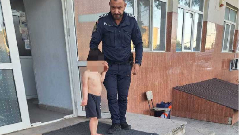 Copil de 4 ani, găsit dezbrăcat pe stradă de poliţişti, după ce a căzut de la etajul 1. Era dezorientat şi nu ştia să ajungă acasă