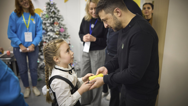 Zelenski a decis ca Ucraina să serbeze Ziua Copilului la 20 noiembrie și a instituit decorația „Viitorul Ucrainei” dedicată copiilor