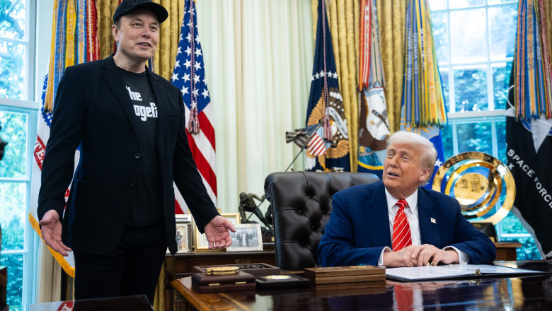 Donald Trump și Elon Musk, spectacol de unitate la conferința de presă de la plecarea șefului Tesla de la Casa Albă