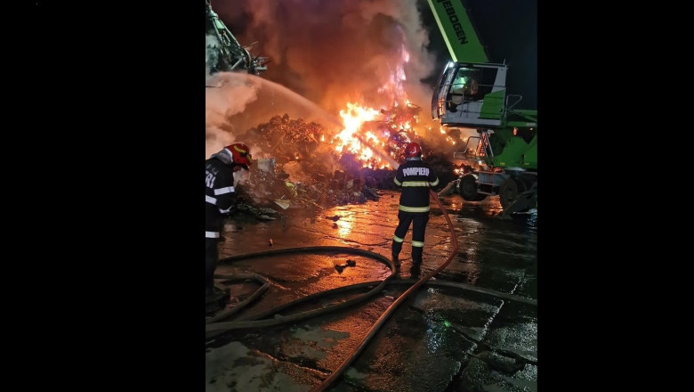 Incendiu în portul Constanța: 800 de tone de de deșeuri feroase, cuprinse de flăcări