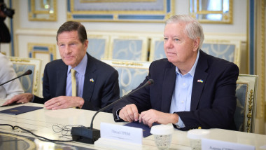 Senatorii americani US Senators Lindsey Graham și Richard Blumenthal, la Kiev. Foto: Profimedia