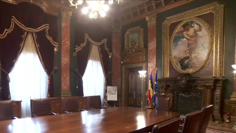 VIDEO  Clădirea BNR din Centrul Capitalei și-a deschis porțile publicului. Oamenii au putut atinge și un lingou de aur de 1,3 milioane de euro