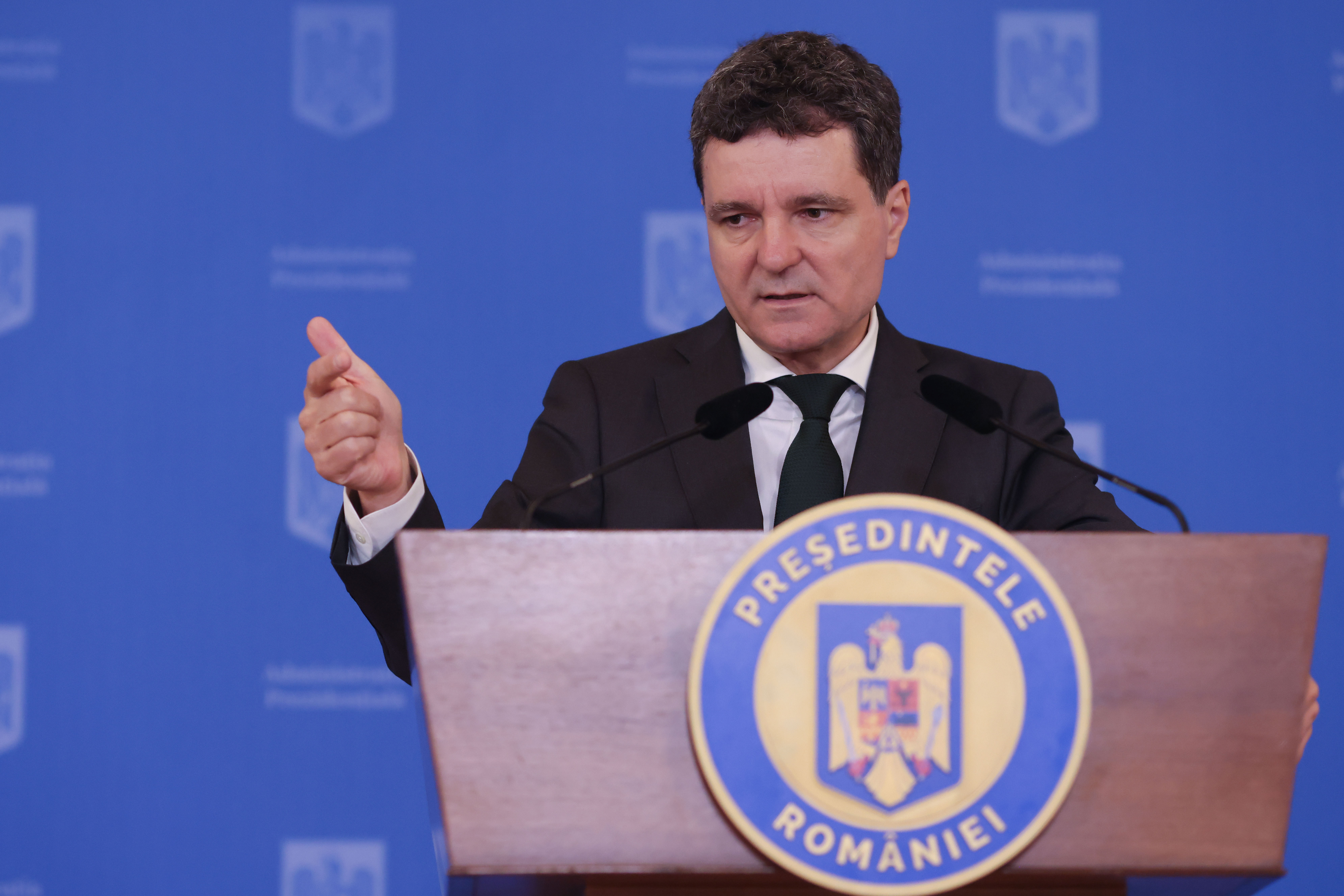 Nicușor Dan a sesizat CCR. De ce consideră neconstituțională legea care interzice susținerea organizațiilor fasciste sau rasiste