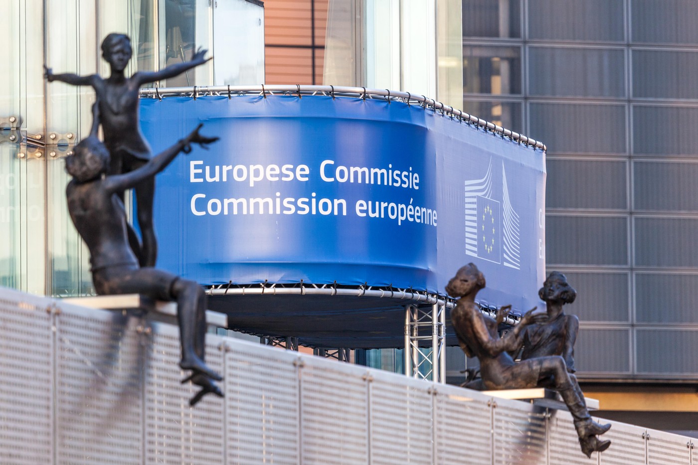 Comisia Europeană cere României să-și alinieze legislația privind cotele de TVA