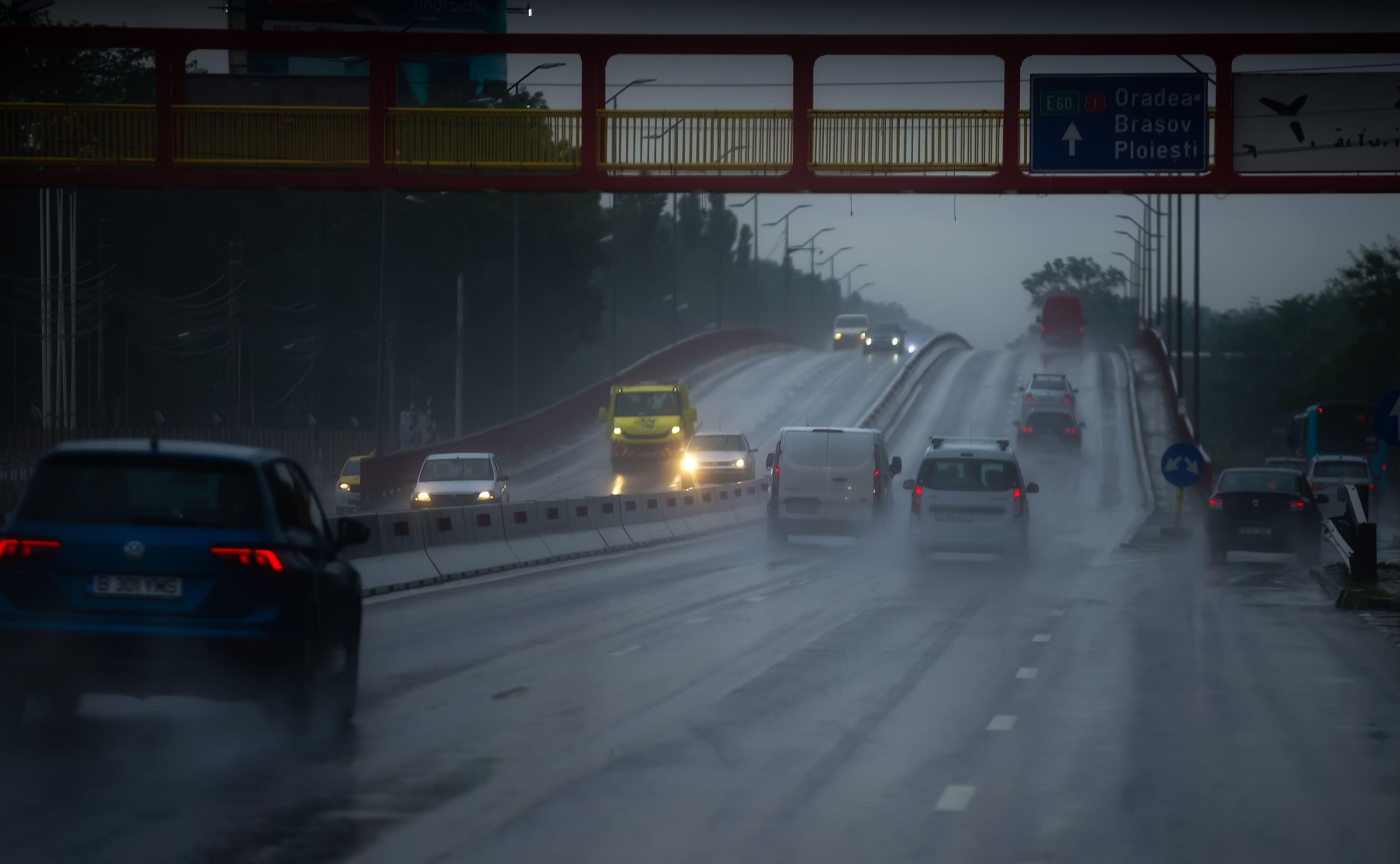 Cod galben de ploi și grindină în București