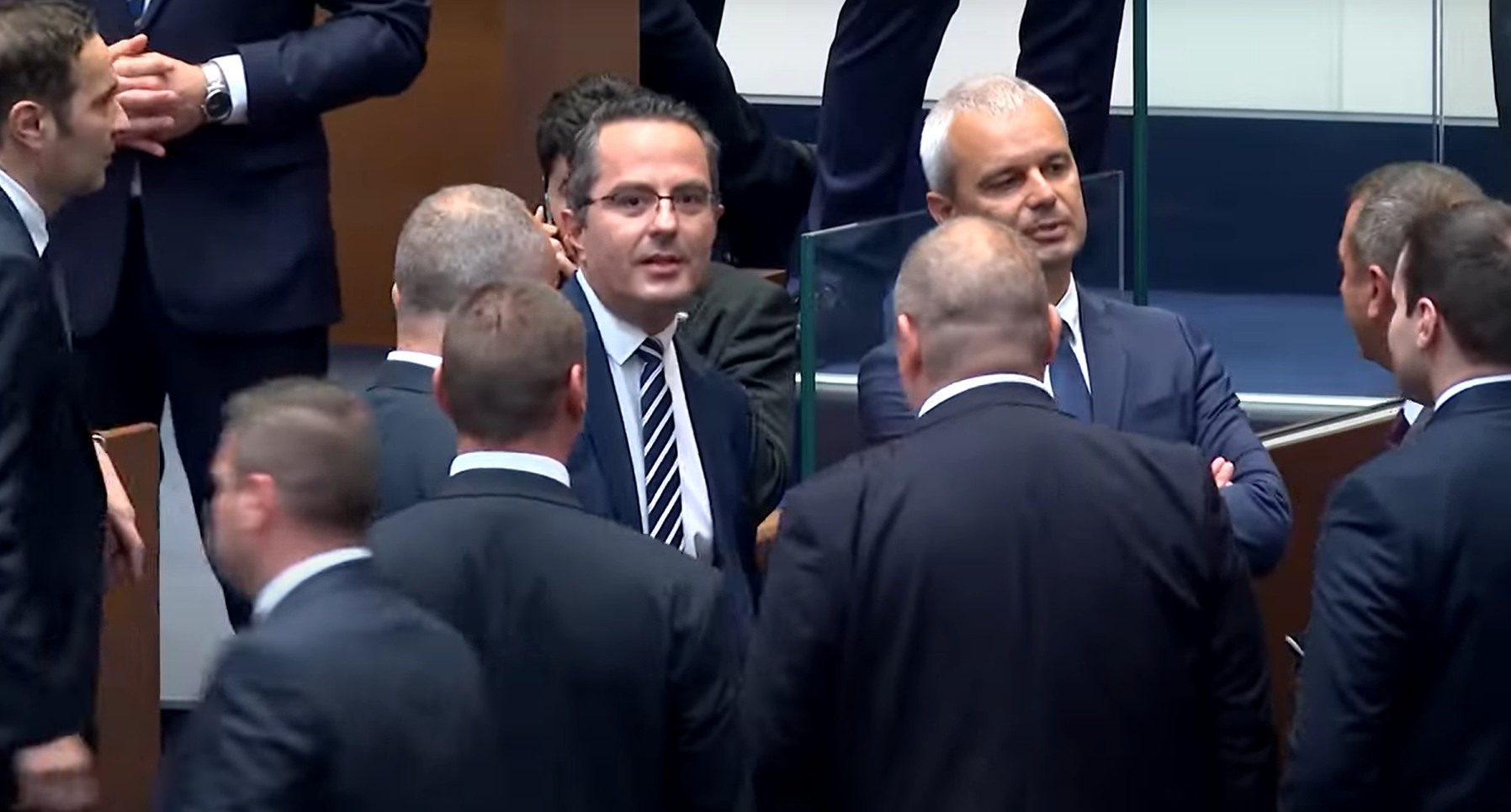 Ciocniri și tensiuni în Parlamentul Bulgariei din cauza intrării în zona euro. Sofia a primit undă verde de la Comisia Europeană și BCE