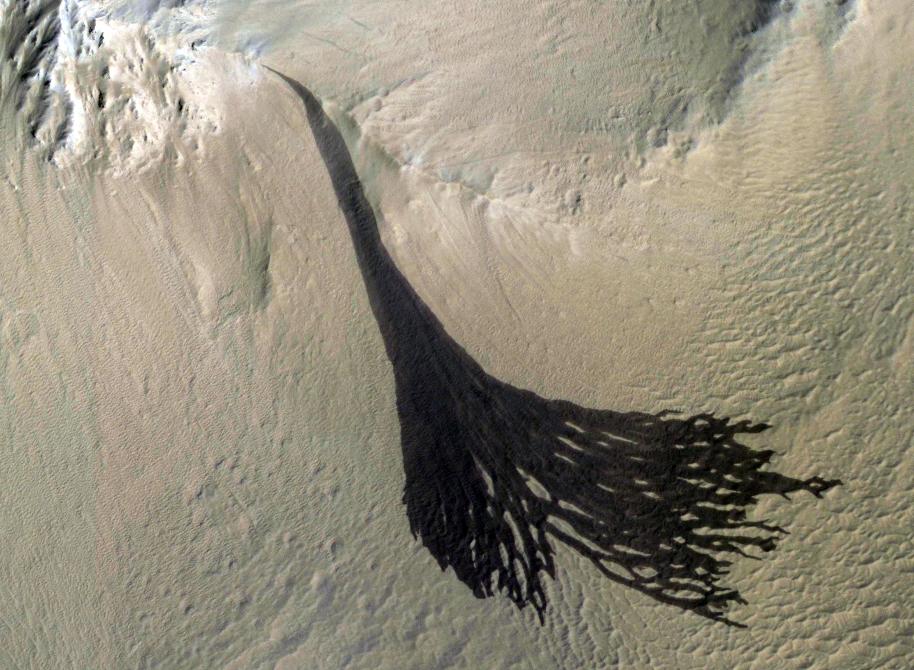 Ipoteză surprinzătoare despre „dungile lungi și întunecate” observate pe Marte. Ce au descoperit oamenii de știință 