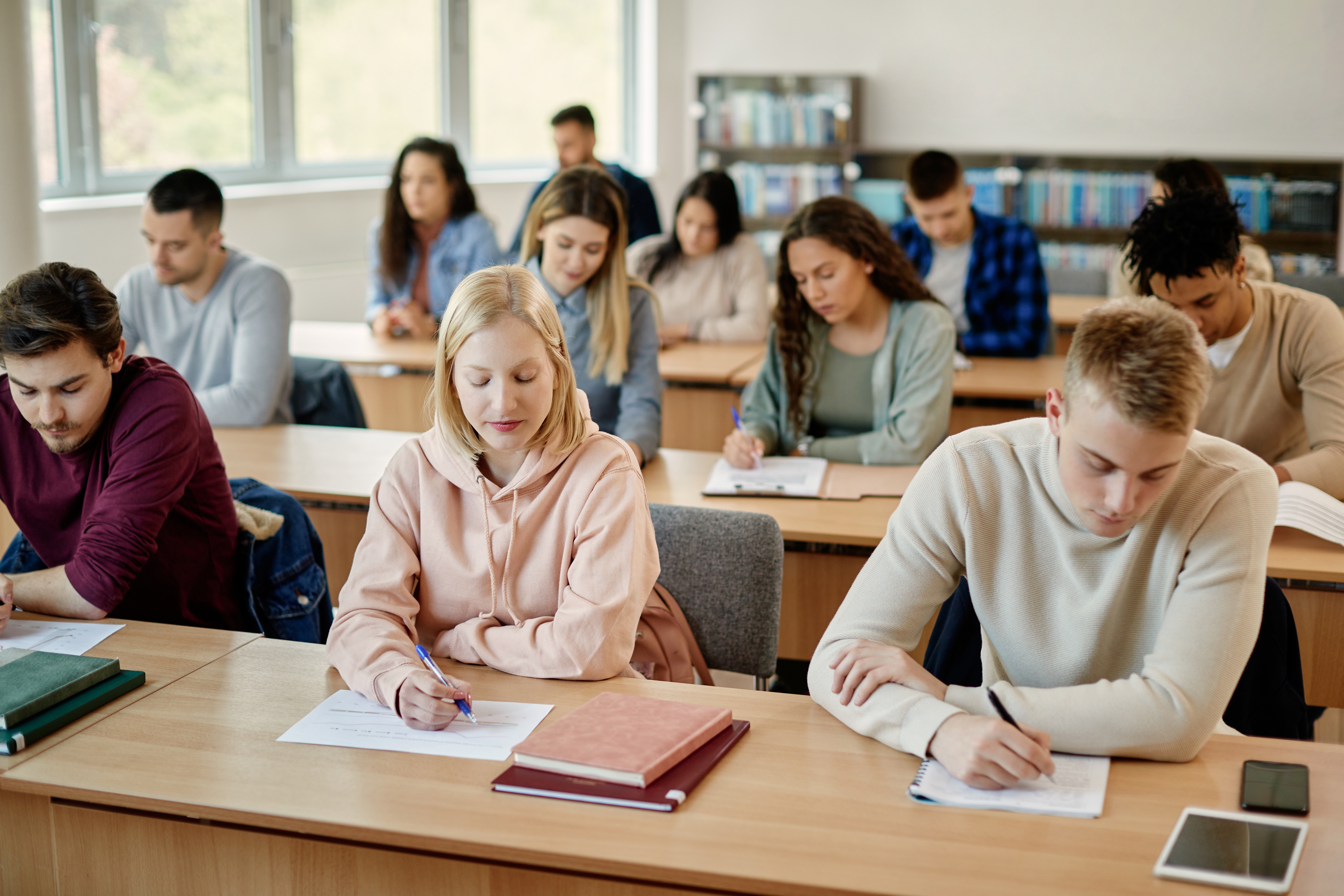 Când sunt programate examenele de corigență în 2025. Calendarul examenului de bacalaureat, sesiunea din toamnă
