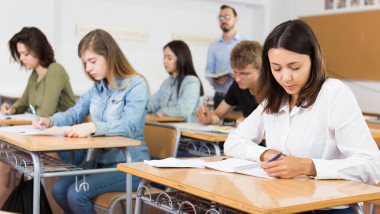Cum se calculează media la bac. Foto Shutterstock